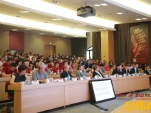 专家在上海国家会计学院谈中国的发展和改革无止境